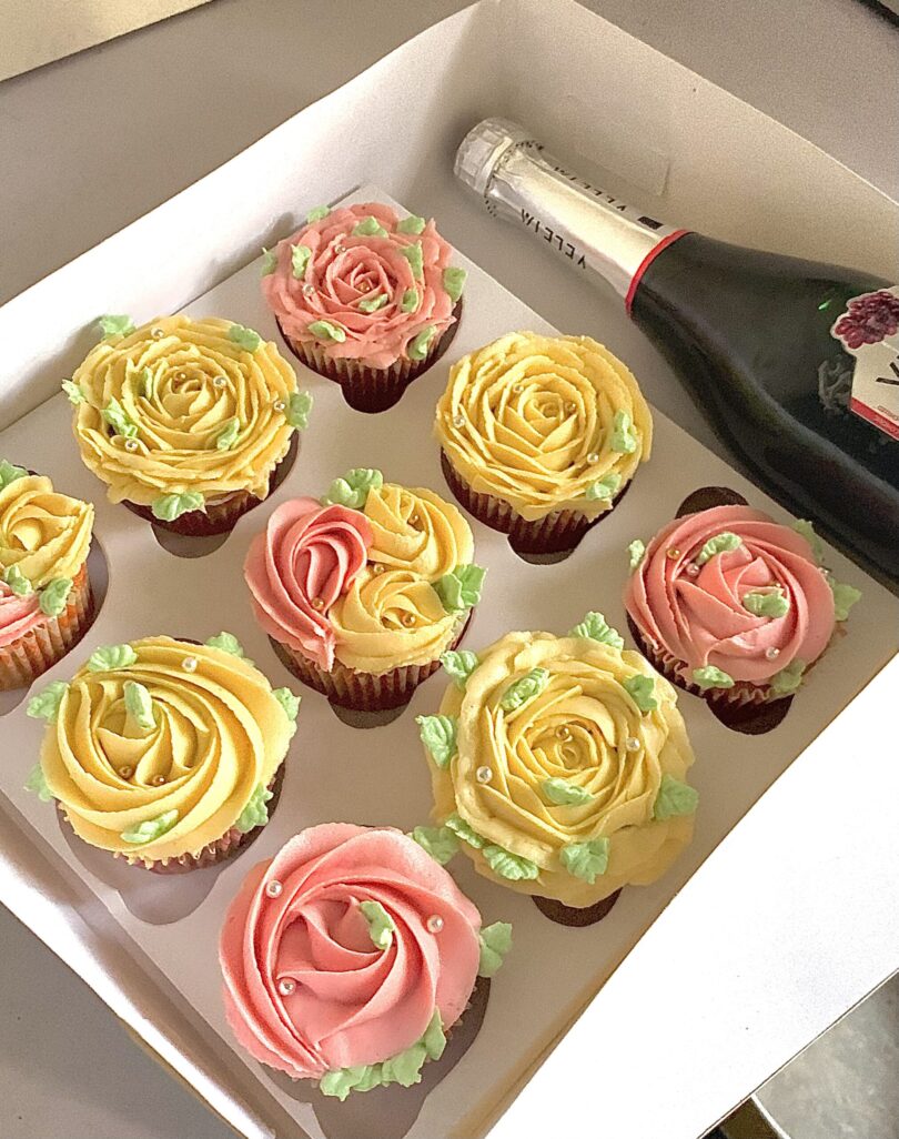 Box of Eight Cupcake (With Non-alcoholic Wine)